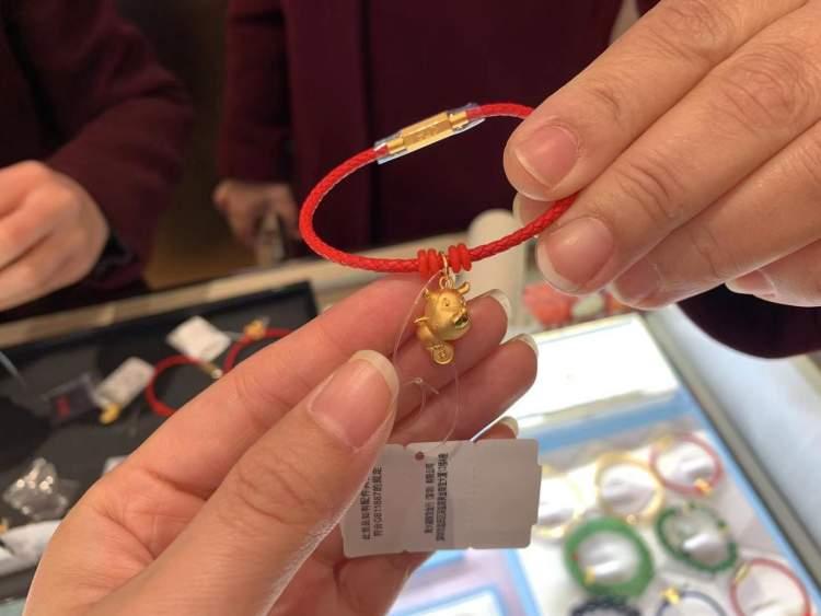 周大福第四财季零售遇冷，下滑11.6%引发关注
